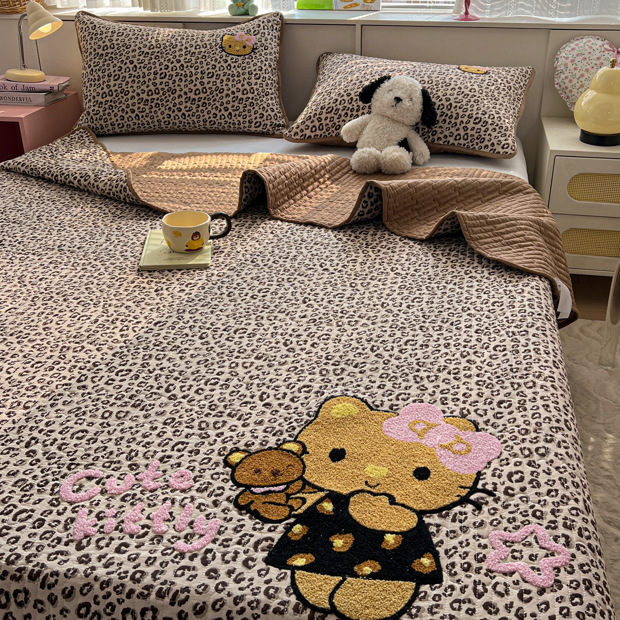 91家纺网 家纺一手货源 找家纺 水墨江南 2026直播热款加厚仿棉古法水洗棉夹棉床盖系列 豹纹猫