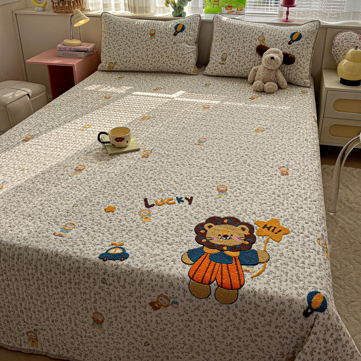 91家纺网 家纺一手货源 找家纺 水墨江南 2026直播热款加厚仿棉古法水洗棉夹棉床盖系列 嗨皮小狮子