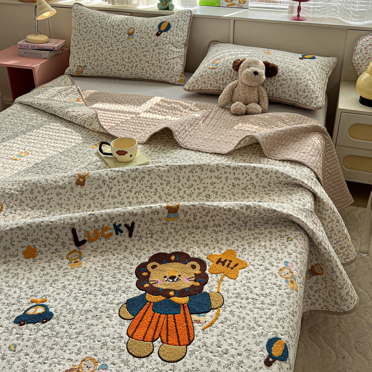 91家纺网 家纺一手货源 找家纺 水墨江南 2026直播热款加厚仿棉古法水洗棉夹棉床盖系列 嗨皮小狮子