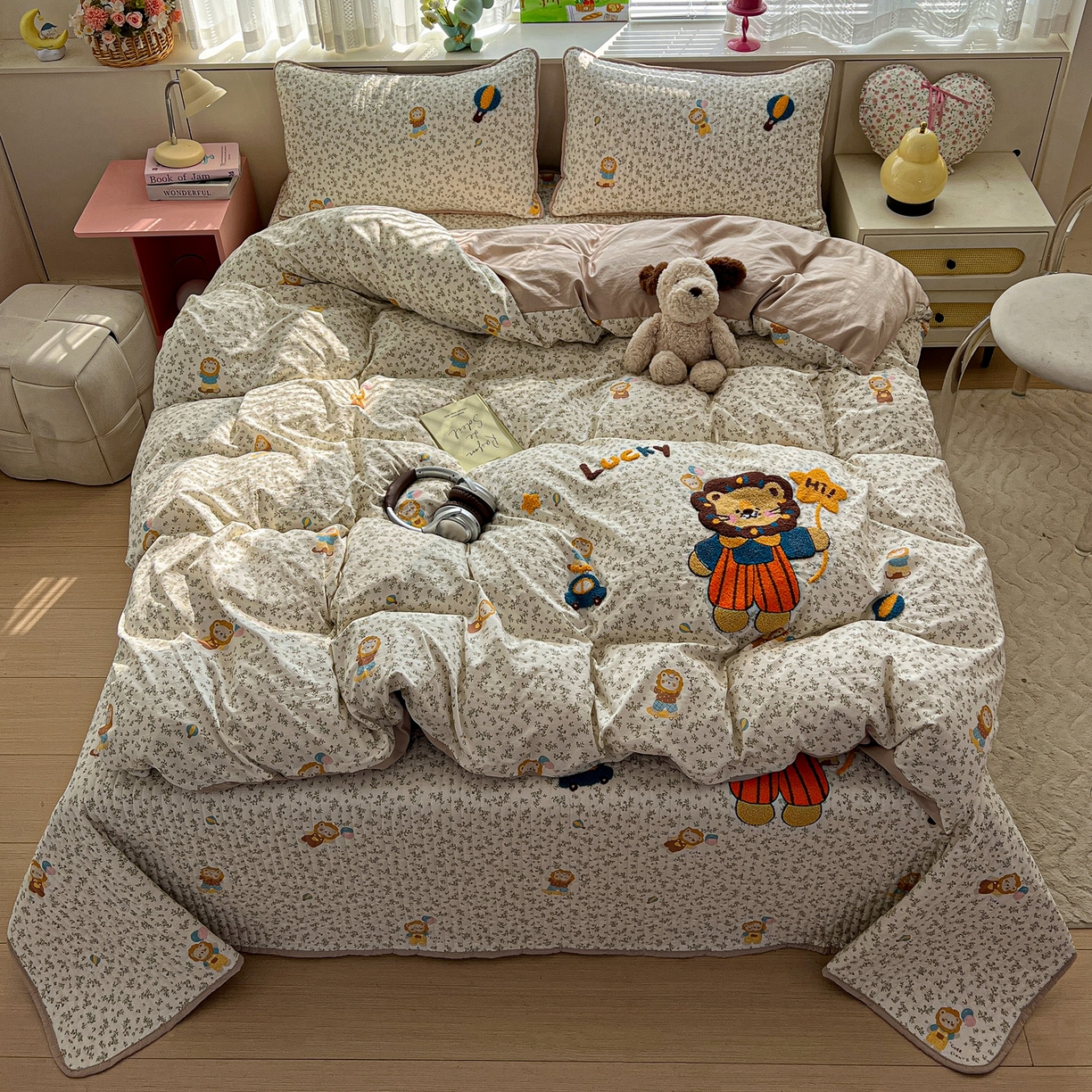 91家纺网 家纺一手货源 找家纺 水墨江南 2026直播热款加厚仿棉古法水洗棉夹棉床盖系列 嗨皮小狮子