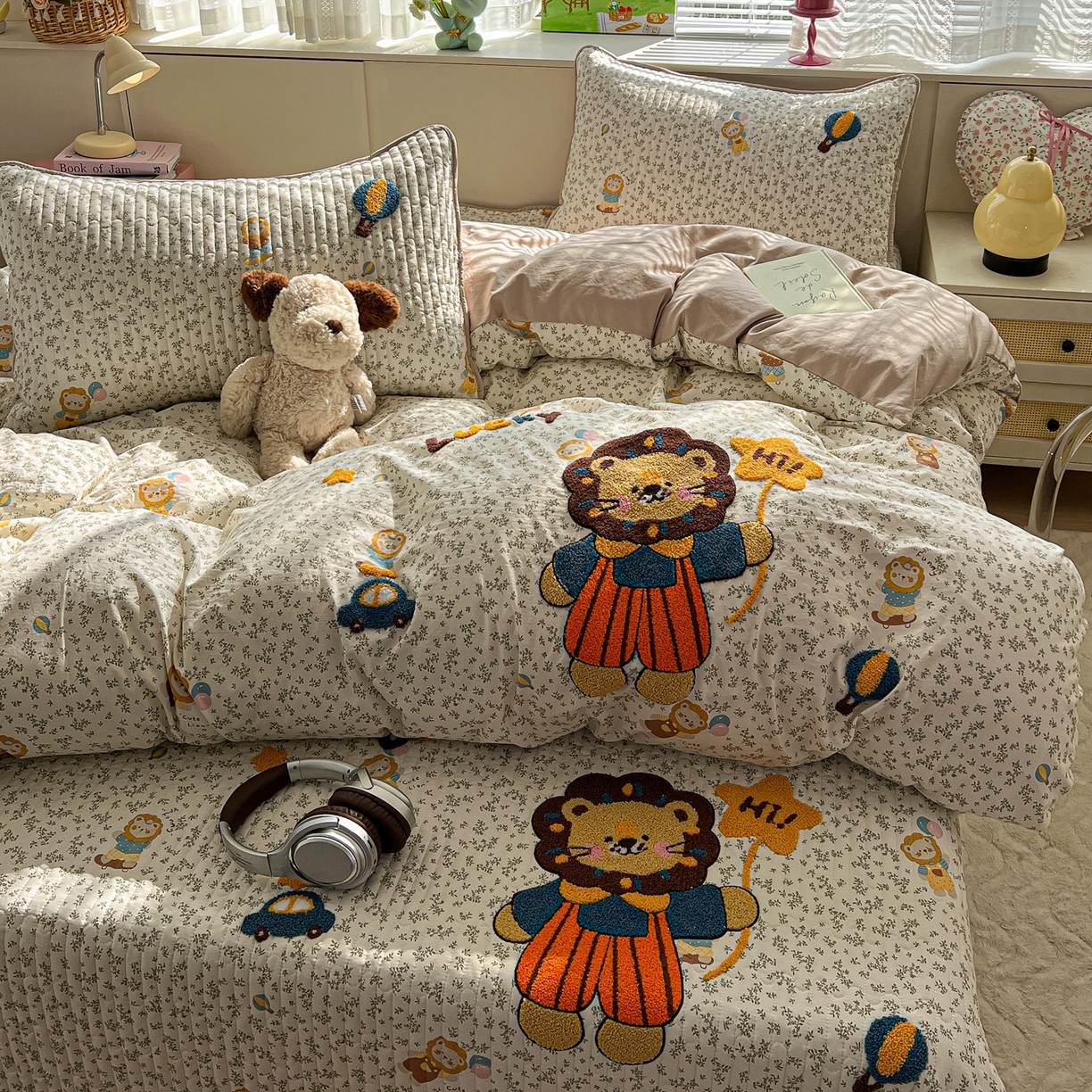 91家纺网 家纺一手货源 找家纺 水墨江南 2026直播热款加厚仿棉古法水洗棉夹棉床盖系列 嗨皮小狮子