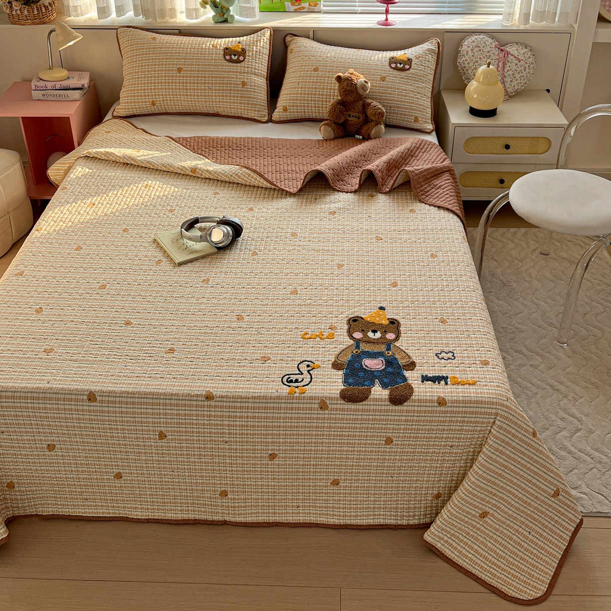 91家纺网 家纺一手货源 找家纺 水墨江南 2026直播热款加厚仿棉古法水洗棉夹棉床盖系列 快乐小熊