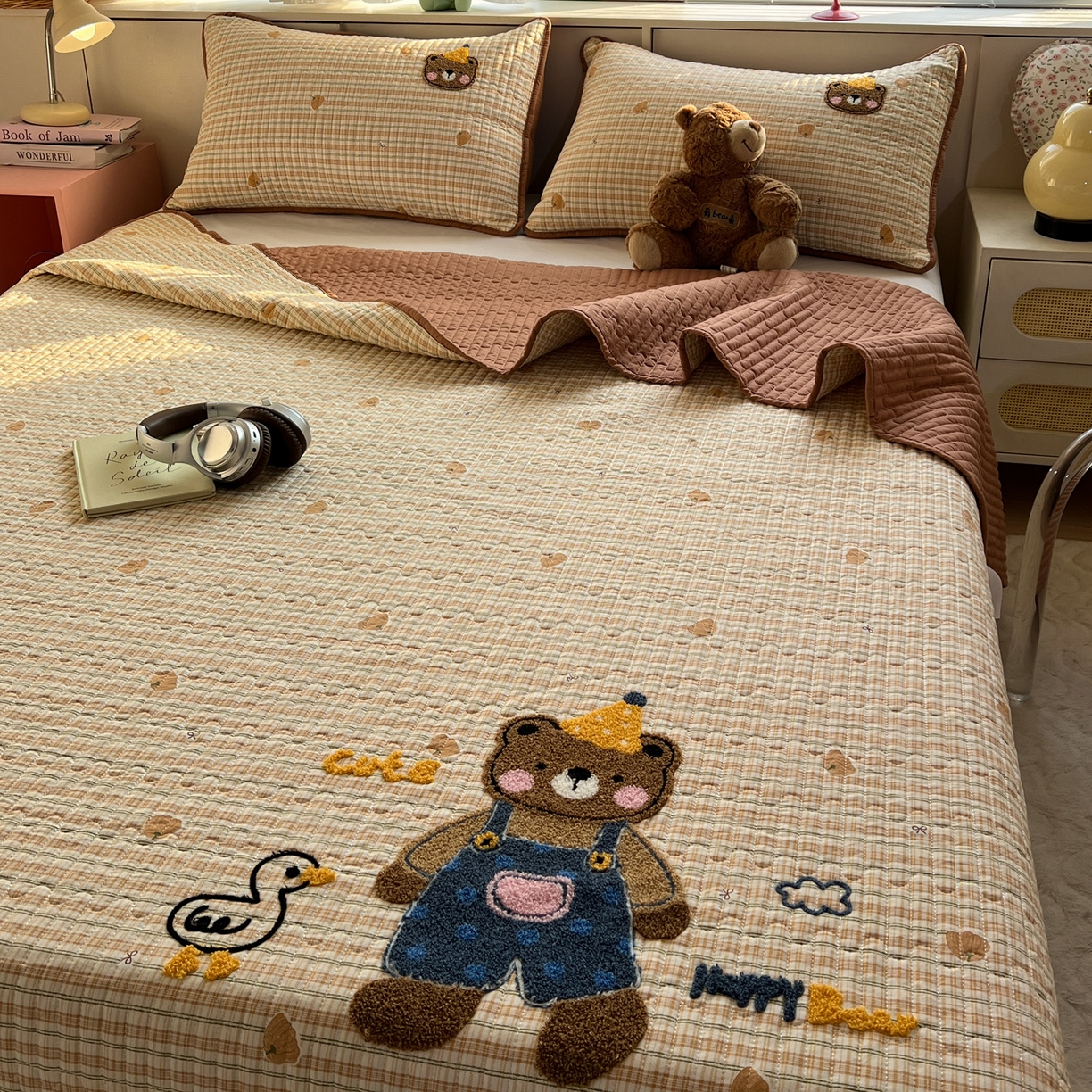 91家纺网 家纺一手货源 找家纺 水墨江南 2026直播热款加厚仿棉古法水洗棉夹棉床盖系列 快乐小熊