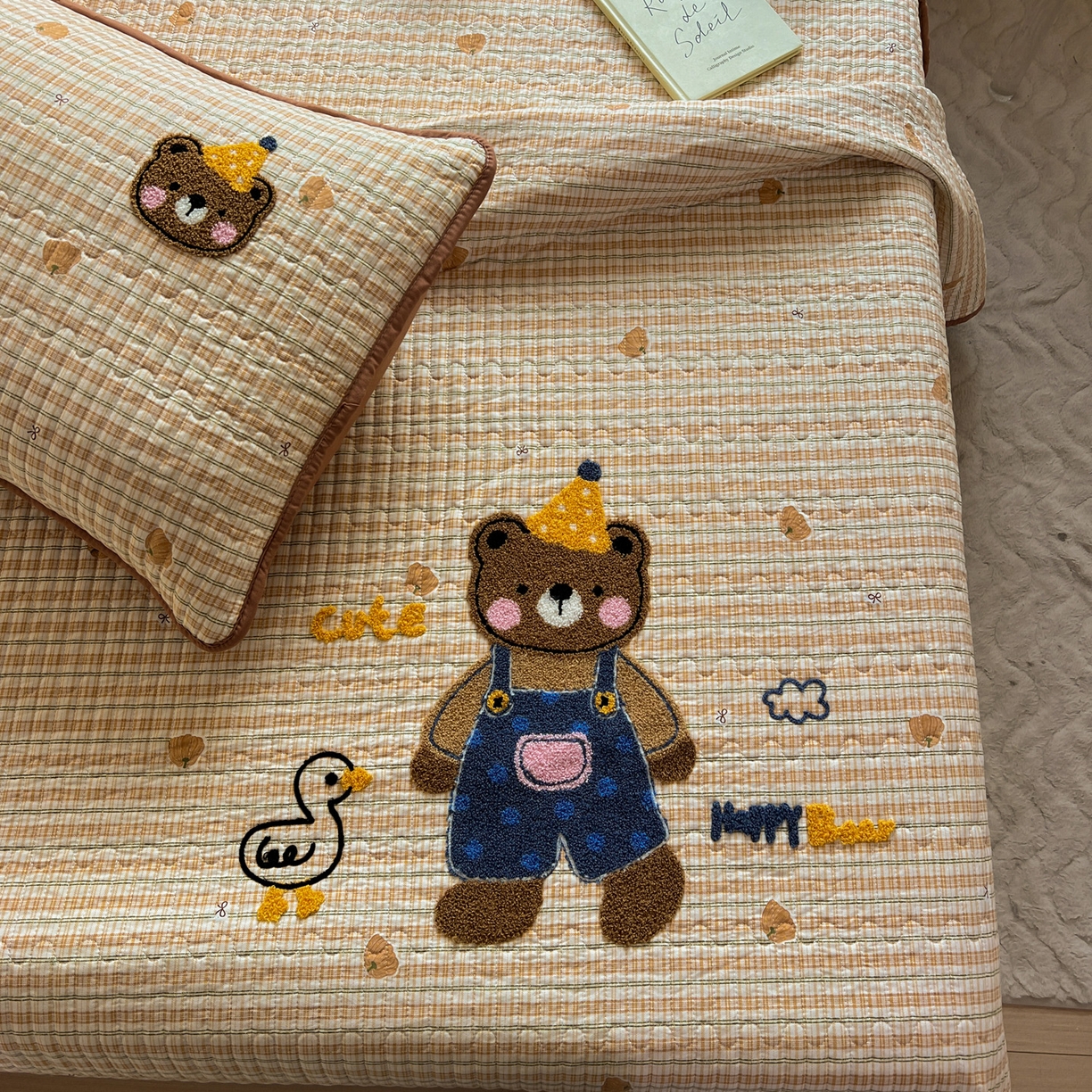 91家纺网 家纺一手货源 找家纺 水墨江南 2026直播热款加厚仿棉古法水洗棉夹棉床盖系列 快乐小熊