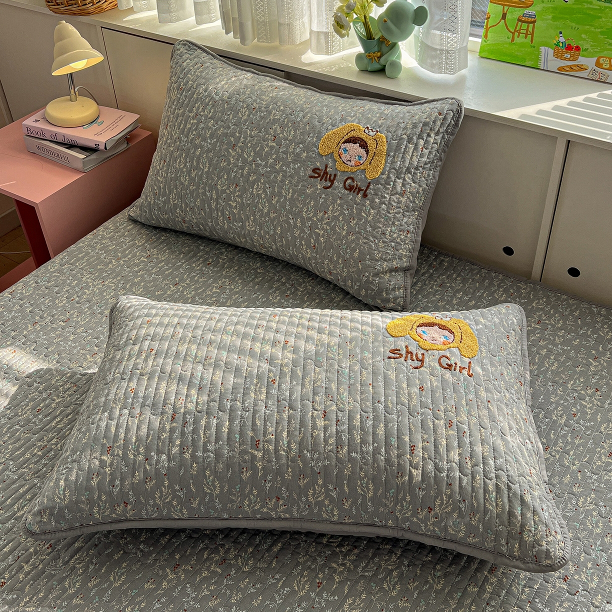 91家纺网 家纺一手货源 找家纺 水墨江南 2026直播热款加厚仿棉古法水洗棉夹棉床盖系列 兔兔女孩