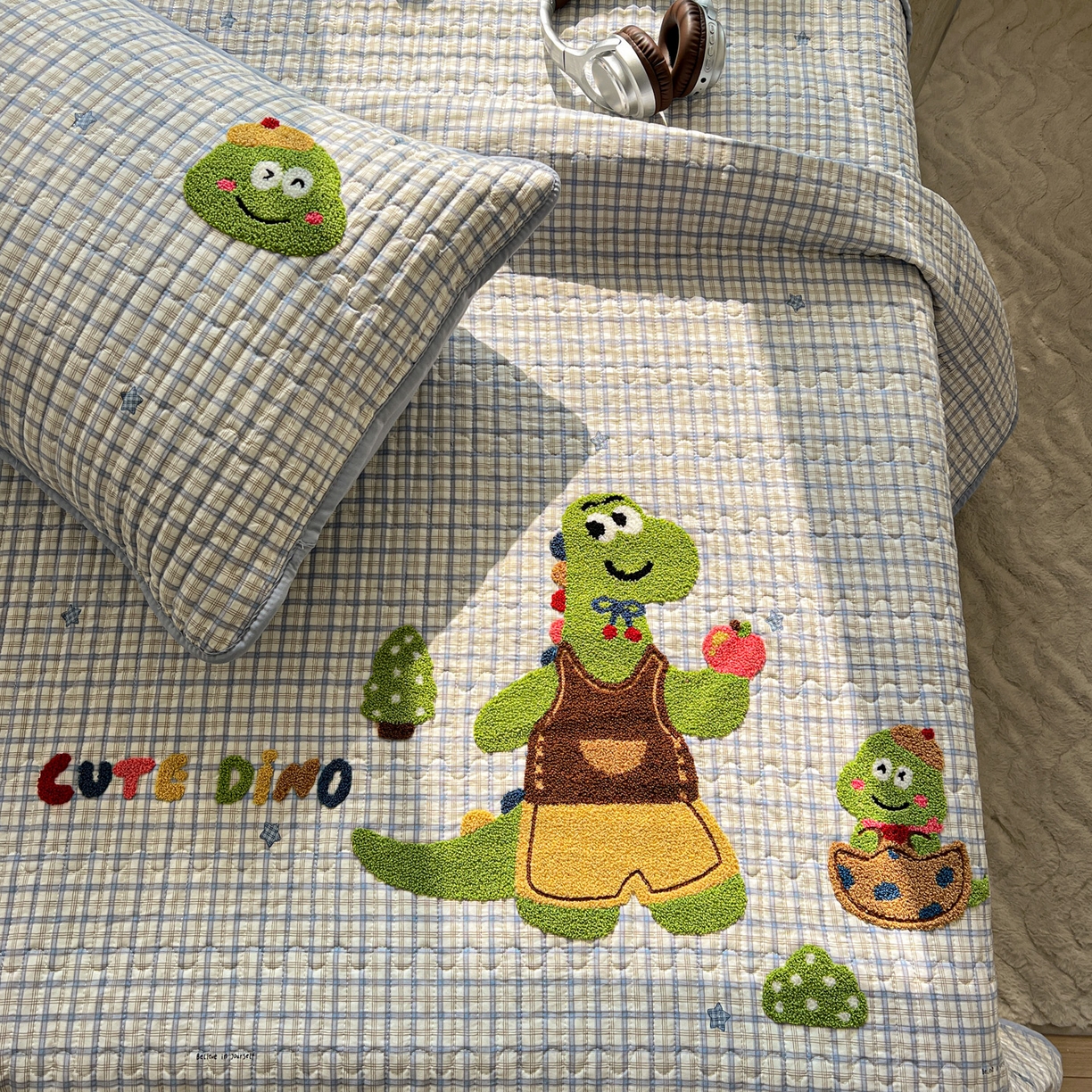 91家纺网 家纺一手货源 找家纺 水墨江南 2026直播热款加厚仿棉古法水洗棉夹棉床盖系列 星星恐龙