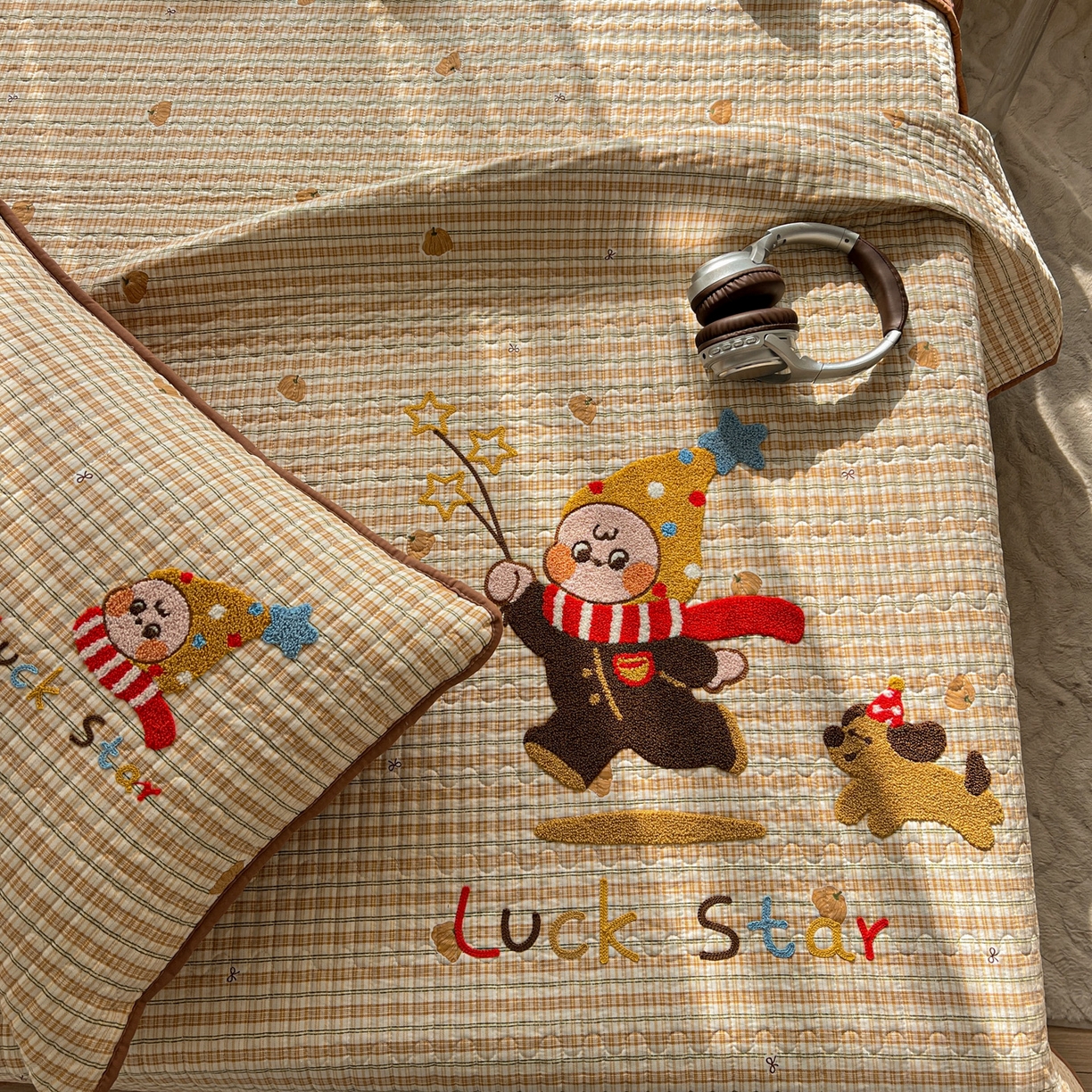 91家纺网 家纺一手货源 找家纺 水墨江南 2026直播热款加厚仿棉古法水洗棉夹棉床盖系列 星星男孩