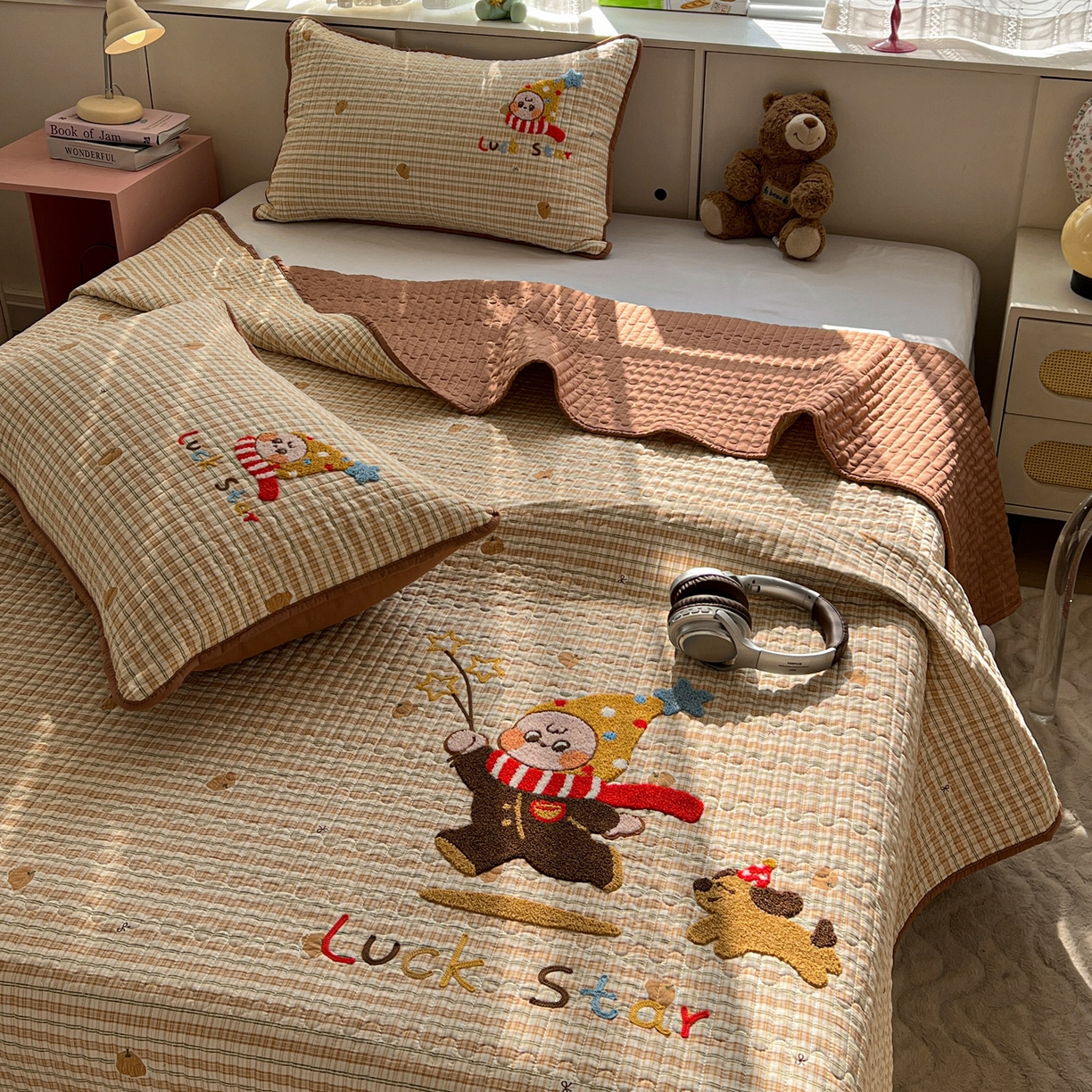 91家纺网 家纺一手货源 找家纺 水墨江南 2026直播热款加厚仿棉古法水洗棉夹棉床盖系列 星星男孩