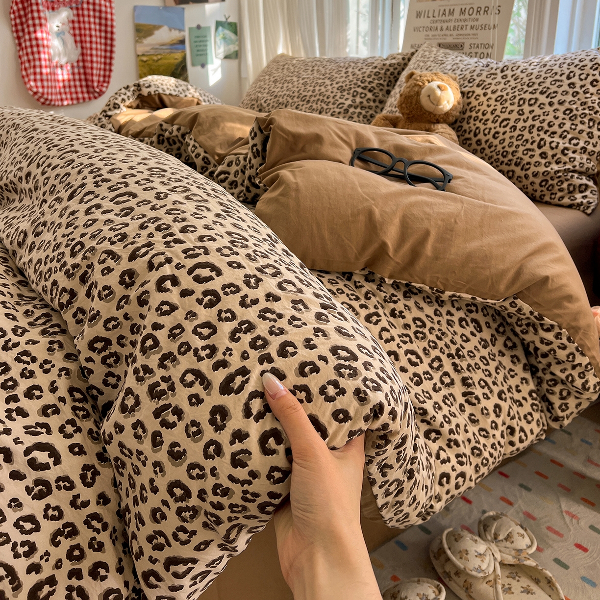 91家纺网 家纺一手货源 找家纺 水墨江南 2026新款加厚仿棉古法水洗棉小布袋款印花四件套 豹纹咖