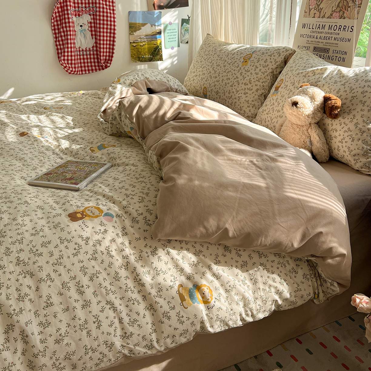 91家纺网 家纺一手货源 找家纺 水墨江南 2026新款加厚仿棉古法水洗棉小布袋款印花四件套 呆萌小狮子