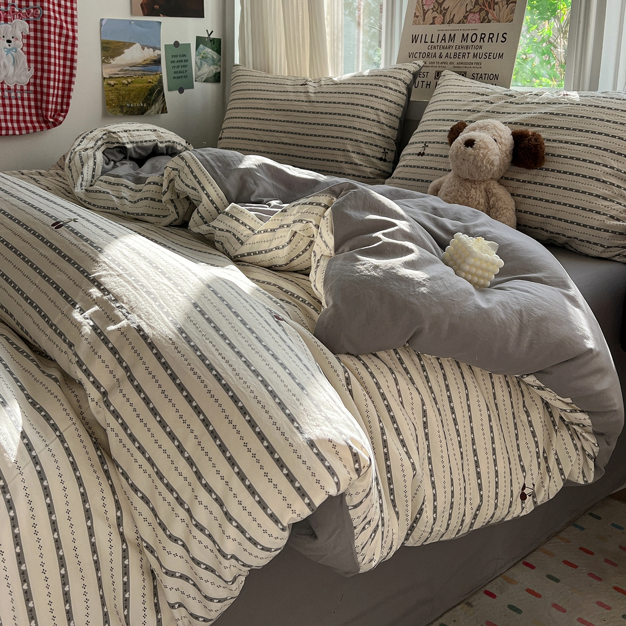 91家纺网 家纺一手货源 找家纺 水墨江南 2026新款加厚仿棉古法水洗棉小布袋款印花四件套 条纹樱桃