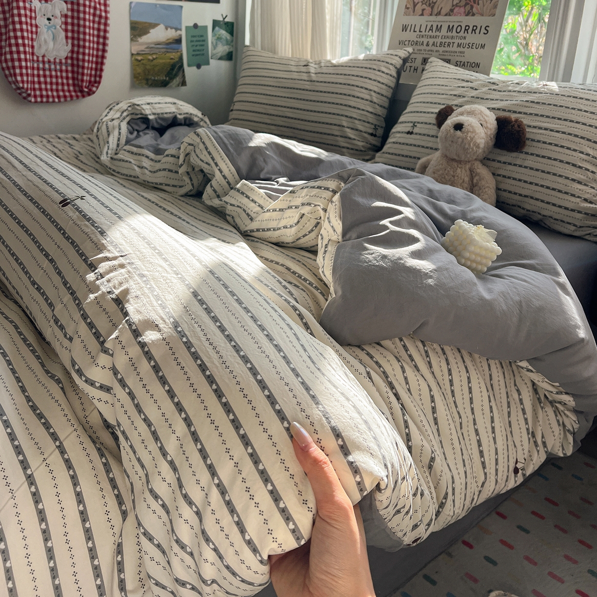 91家纺网 家纺一手货源 找家纺 水墨江南 2026新款加厚仿棉古法水洗棉小布袋款印花四件套 条纹樱桃