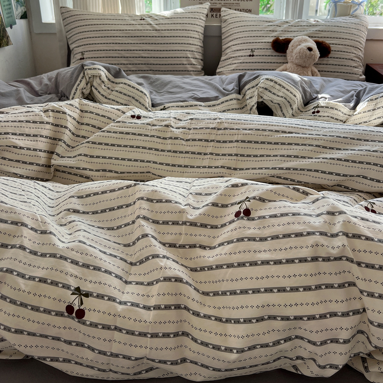 91家纺网 家纺一手货源 找家纺 水墨江南 2026新款加厚仿棉古法水洗棉小布袋款印花四件套 条纹樱桃