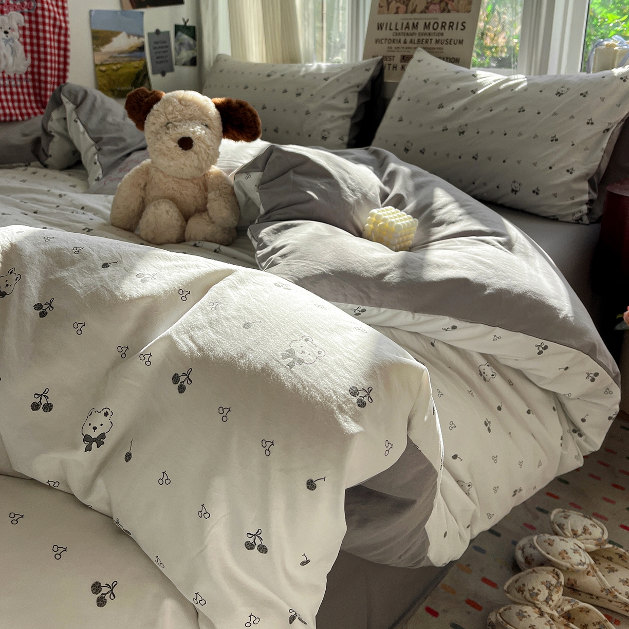 91家纺网 家纺一手货源 找家纺 水墨江南 2026新款加厚仿棉古法水洗棉小布袋款印花四件套 樱桃小熊