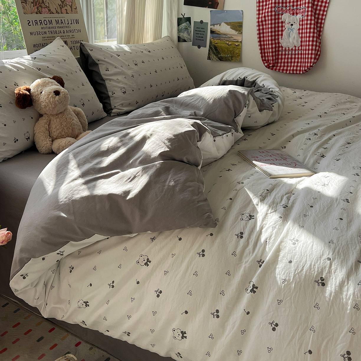 91家纺网 家纺一手货源 找家纺 水墨江南 2026新款加厚仿棉古法水洗棉小布袋款印花四件套 樱桃小熊