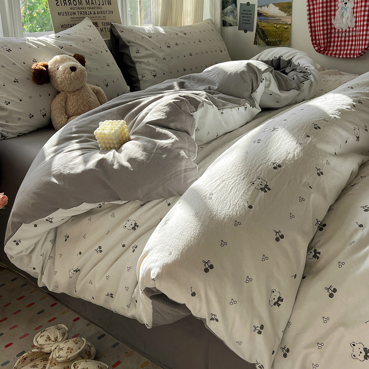 91家纺网 家纺一手货源 找家纺 水墨江南 2026新款加厚仿棉古法水洗棉小布袋款印花四件套 樱桃小熊