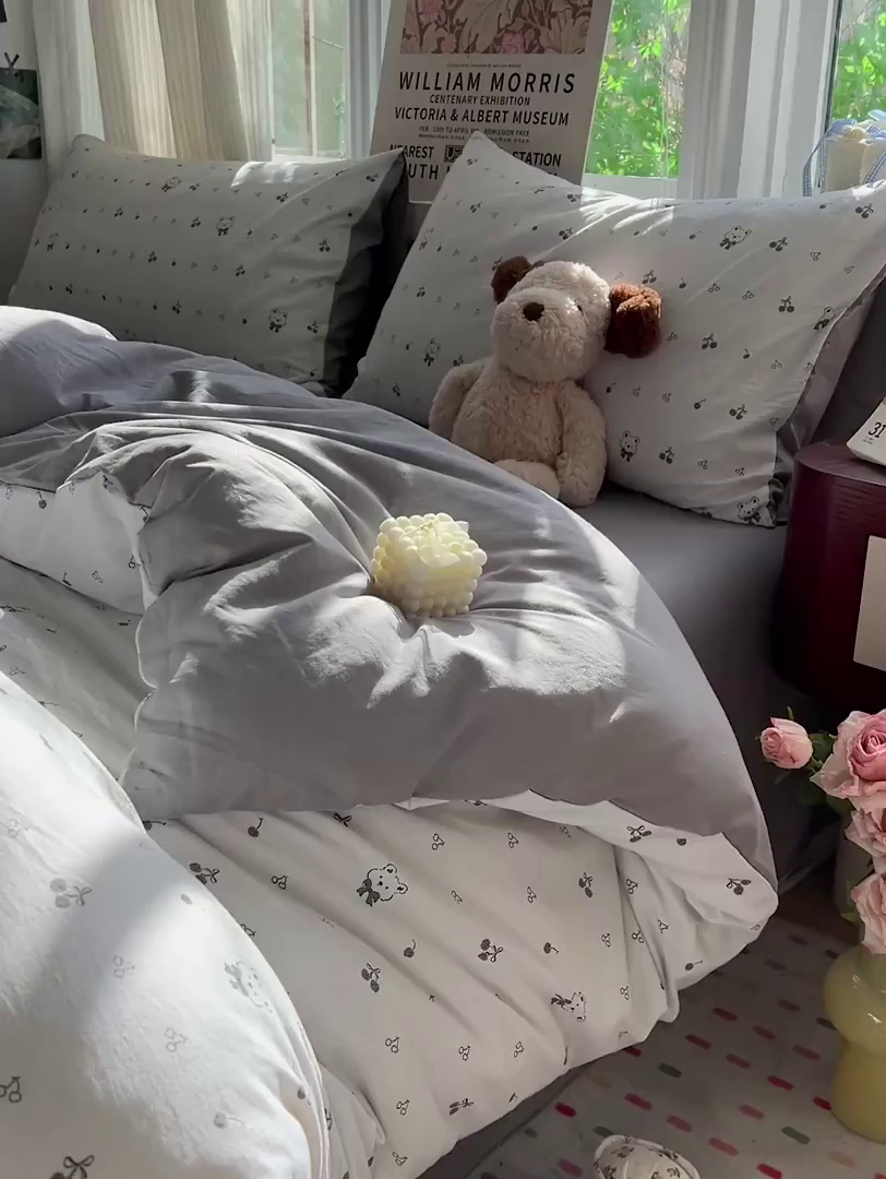 91家纺网 家纺一手货源 找家纺 水墨江南 2026新款加厚仿棉古法水洗棉小布袋款印花四件套 樱桃小熊