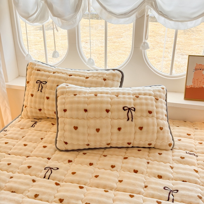 91家纺网 家纺一手货源 找家纺 （总）奇丝雅 2025新款泡泡绒枕套加棉加厚冬季保暖毛绒牛奶绒加绒成人家用枕头套枕芯套单人学生宿舍48x74cm