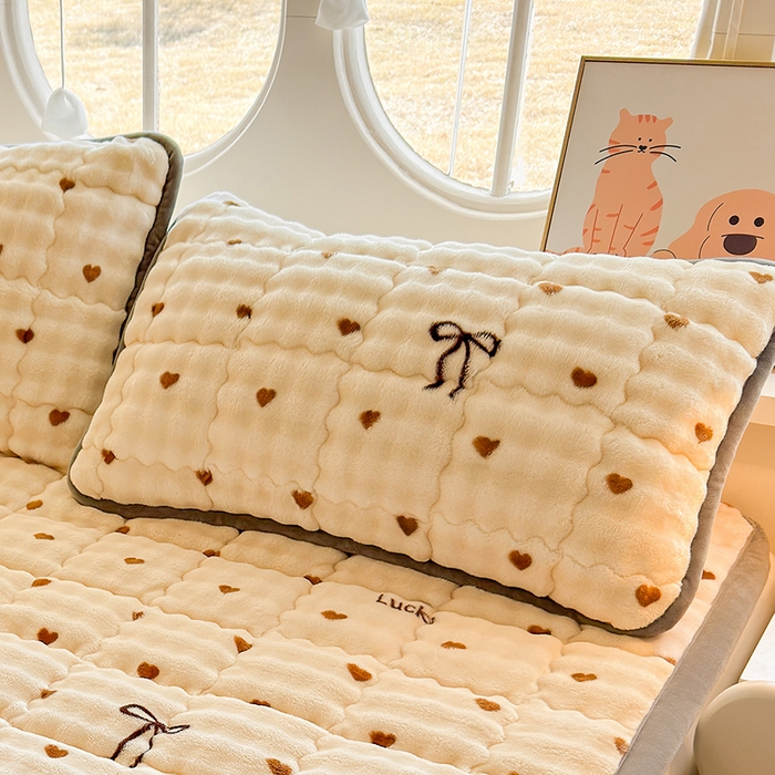 91家纺网 家纺一手货源 找家纺 （总）奇丝雅 2025新款泡泡绒枕套加棉加厚冬季保暖毛绒牛奶绒加绒成人家用枕头套枕芯套单人学生宿舍48x74cm