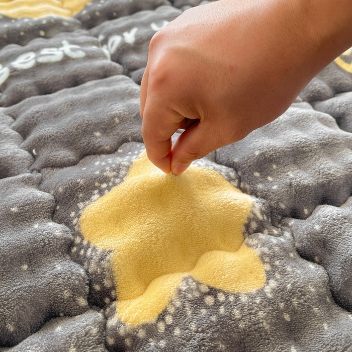 91家纺网 家纺一手货源 找家纺 奇丝雅 2025新款泡泡绒枕套加棉加厚冬季保暖毛绒牛奶绒加绒成人家用枕头套枕芯套单人学生宿舍48x74cm 月亮湾（随机裁剪）