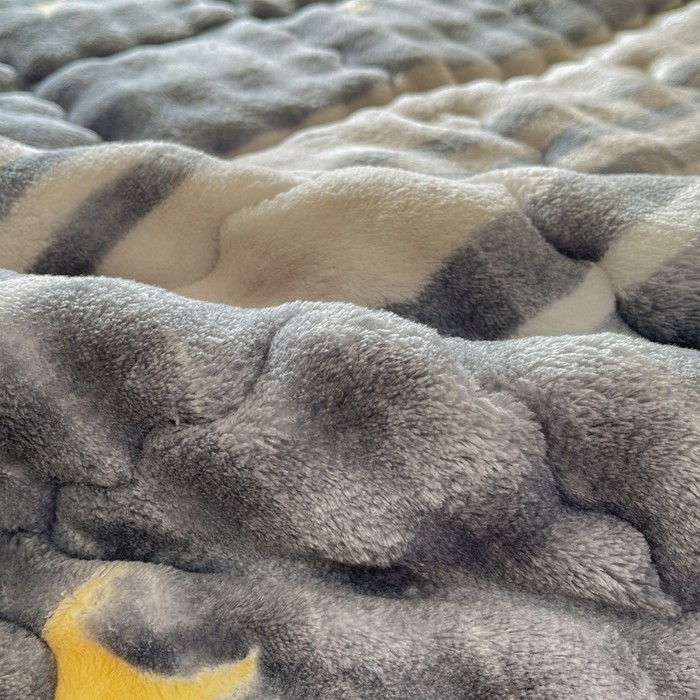 91家纺网 家纺一手货源 找家纺 奇丝雅 2025新款泡泡绒枕套加棉加厚冬季保暖毛绒牛奶绒加绒成人家用枕头套枕芯套单人学生宿舍48x74cm 繁星（随机裁剪）