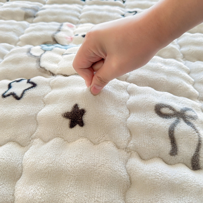 91家纺网 家纺一手货源 找家纺 奇丝雅 2025新款泡泡绒枕套加棉加厚冬季保暖毛绒牛奶绒加绒成人家用枕头套枕芯套单人学生宿舍48x74cm 星星猫咪（随机裁剪）