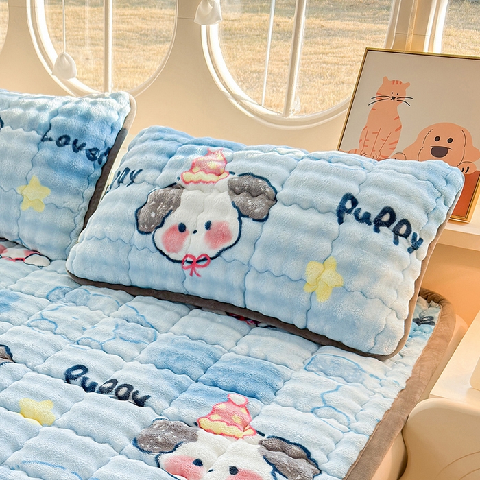 91家纺网 家纺一手货源 找家纺 奇丝雅 2025新款泡泡绒枕套加棉加厚冬季保暖毛绒牛奶绒加绒成人家用枕头套枕芯套单人学生宿舍48x74cm 趴趴狗（随机裁剪）