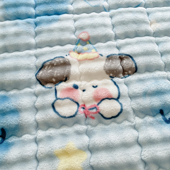 91家纺网 家纺一手货源 找家纺 奇丝雅 2025新款泡泡绒枕套加棉加厚冬季保暖毛绒牛奶绒加绒成人家用枕头套枕芯套单人学生宿舍48x74cm 趴趴狗（随机裁剪）