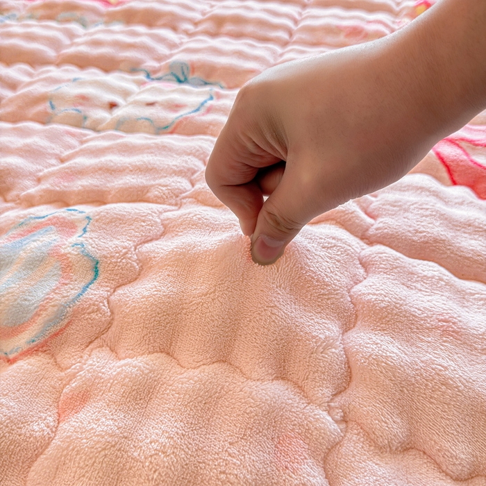 91家纺网 家纺一手货源 找家纺 奇丝雅 2025新款泡泡绒枕套加棉加厚冬季保暖毛绒牛奶绒加绒成人家用枕头套枕芯套单人学生宿舍48x74cm 樱桃猫咪（随机裁剪）