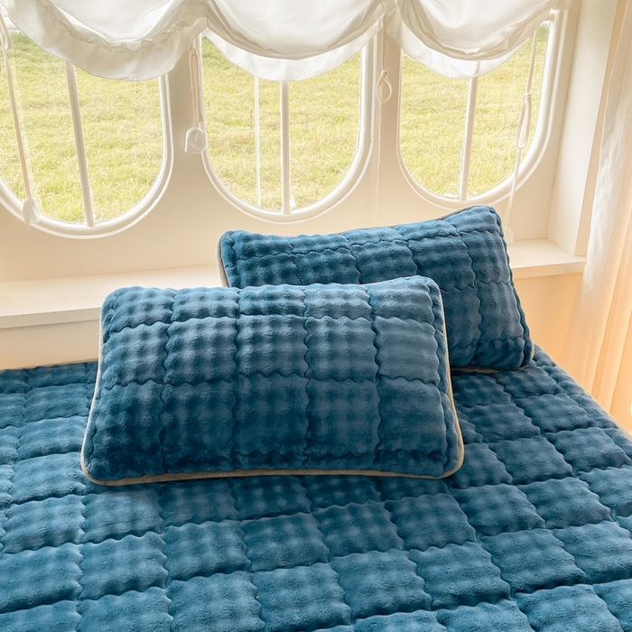 91家纺网 家纺一手货源 找家纺 奇丝雅 2025新款泡泡绒枕套加棉加厚冬季保暖毛绒牛奶绒加绒成人家用枕头套枕芯套单人学生宿舍48x74cm 暖绒蓝