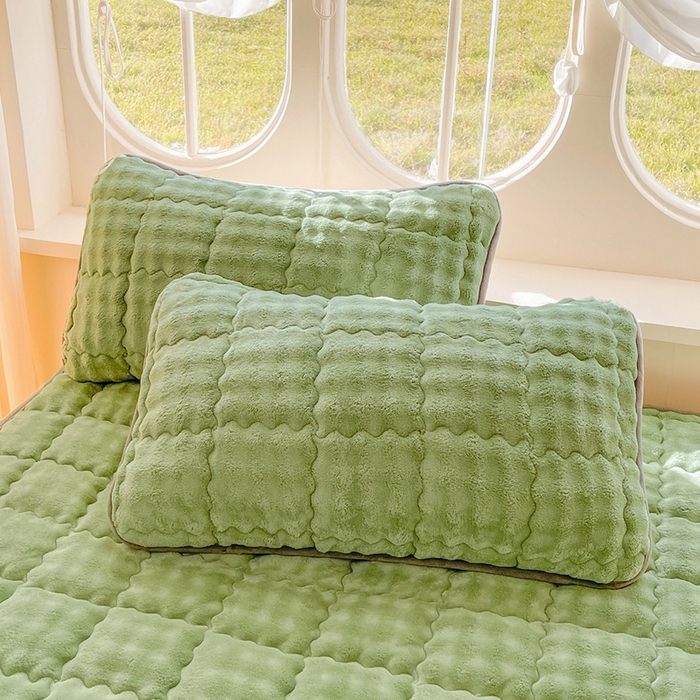 91家纺网 家纺一手货源 找家纺 奇丝雅 2025新款泡泡绒枕套加棉加厚冬季保暖毛绒牛奶绒加绒成人家用枕头套枕芯套单人学生宿舍48x74cm 清新绿