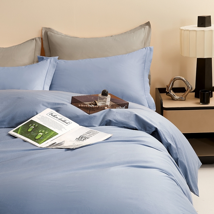 91家纺网 家纺一手货源 找家纺 名优家纺 2026新款60S13374高支密全棉印花纯色四件套 宾利兰+浅灰