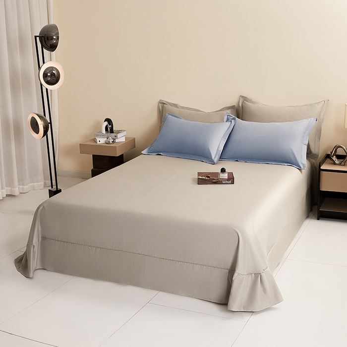 91家纺网 家纺一手货源 找家纺 名优家纺 2026新款60S13374高支密全棉印花纯色四件套 宾利兰+浅灰