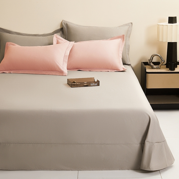 91家纺网 家纺一手货源 找家纺 名优家纺 2026新款60S13374高支密全棉印花纯色四件套 樱花粉+浅灰