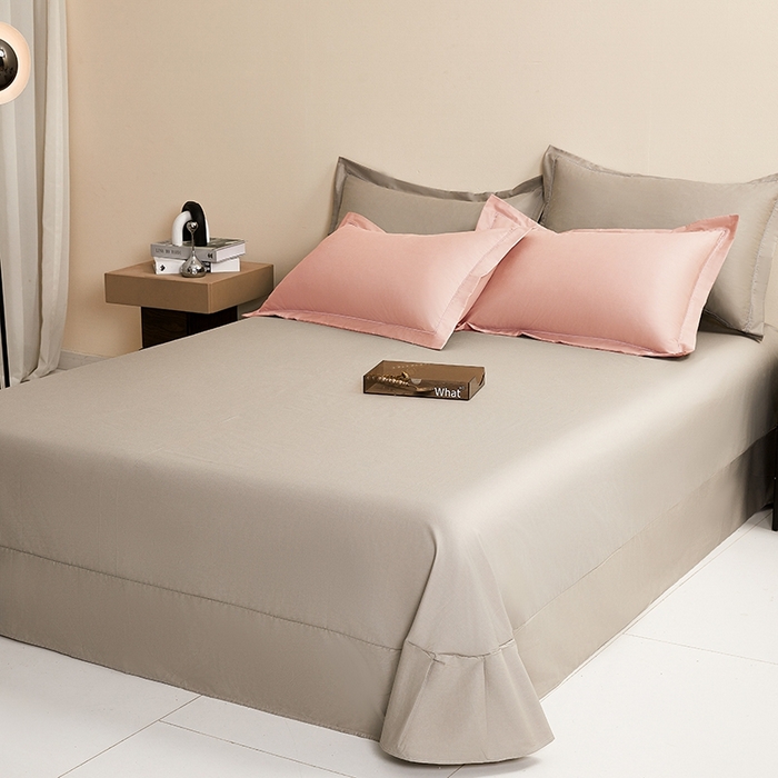 91家纺网 家纺一手货源 找家纺 名优家纺 2026新款60S13374高支密全棉印花纯色四件套 樱花粉+浅灰