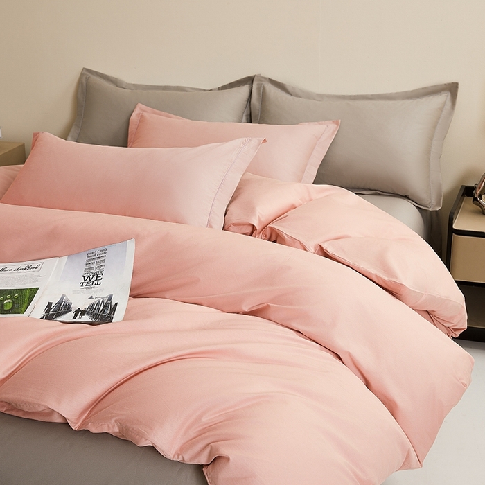 91家纺网 家纺一手货源 找家纺 名优家纺 2026新款60S13374高支密全棉印花纯色四件套 樱花粉+浅灰