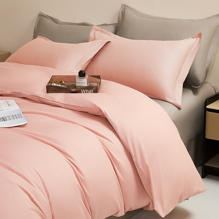 91家纺网 家纺一手货源 找家纺 名优家纺 2026新款60S13374高支密全棉印花纯色四件套 樱花粉+浅灰