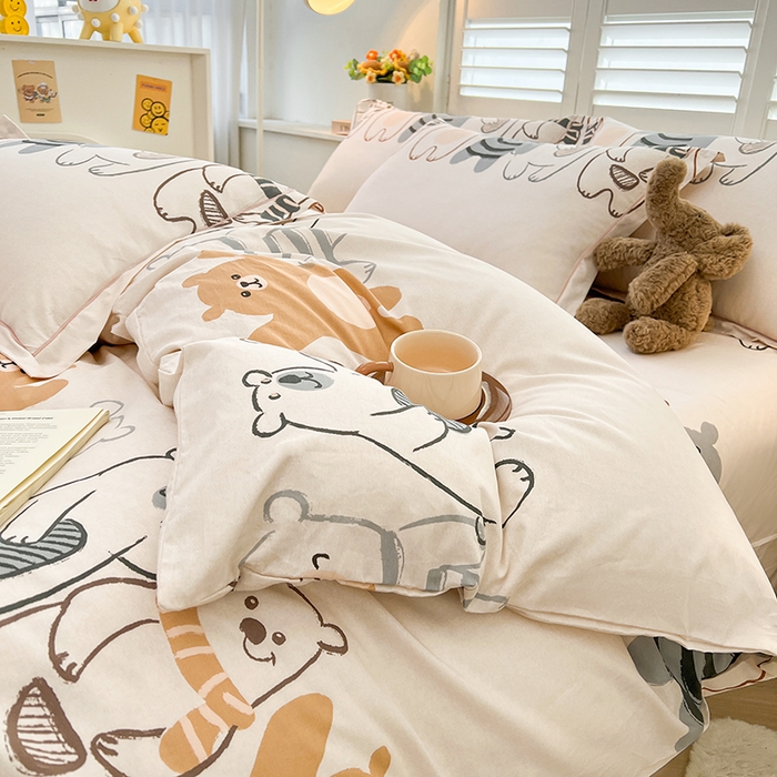 91家纺网 家纺一手货源 找家纺 名优家纺 2026新款60S13374高支密全棉印花纯色四件套 熊派对-米