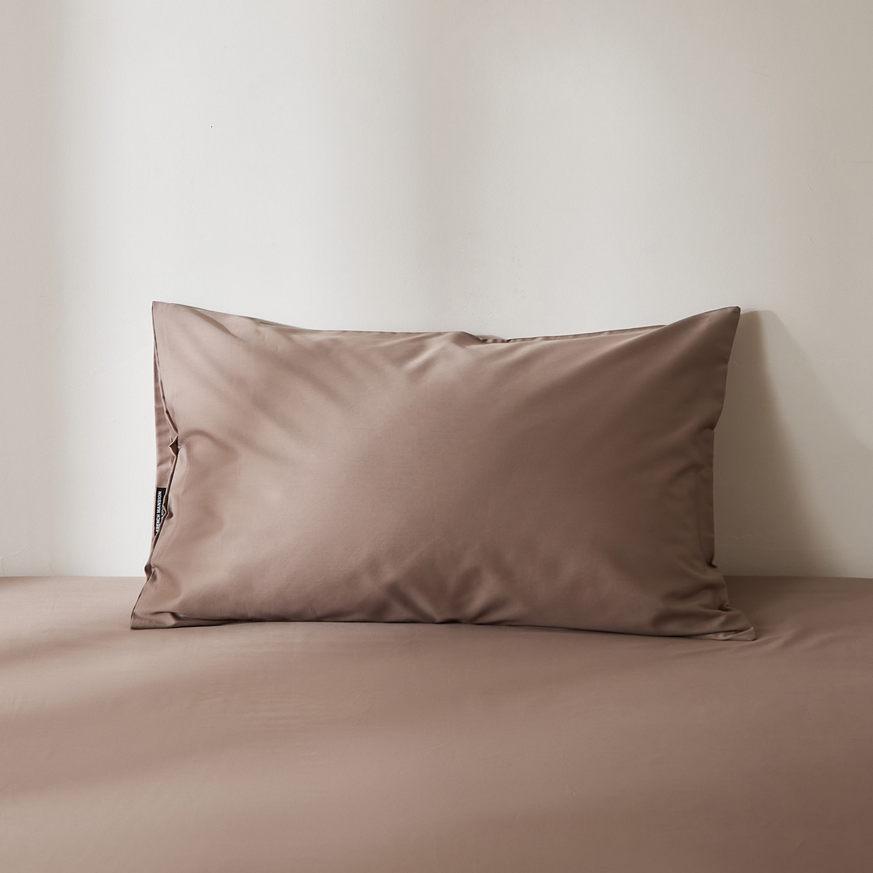 91家纺网 家纺一手货源 找家纺 EH家居 2026新款长绒棉安缦之境单品系列单枕套 AA版-安缦之境-布朗尼咖