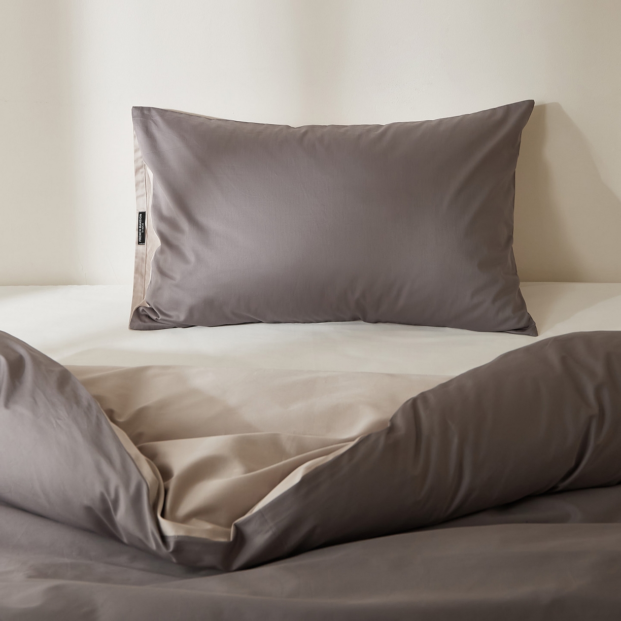 91家纺网 家纺一手货源 找家纺 EH家居 2026新款长绒棉安缦之境单品系列单枕套 AB版-安缦之境-冰岛深灰