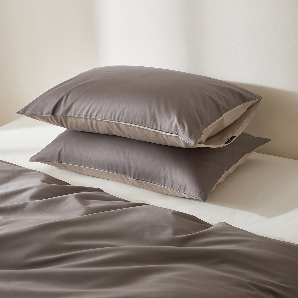 91家纺网 家纺一手货源 找家纺 EH家居 2026新款长绒棉安缦之境单品系列单枕套 AB版-安缦之境-冰岛深灰