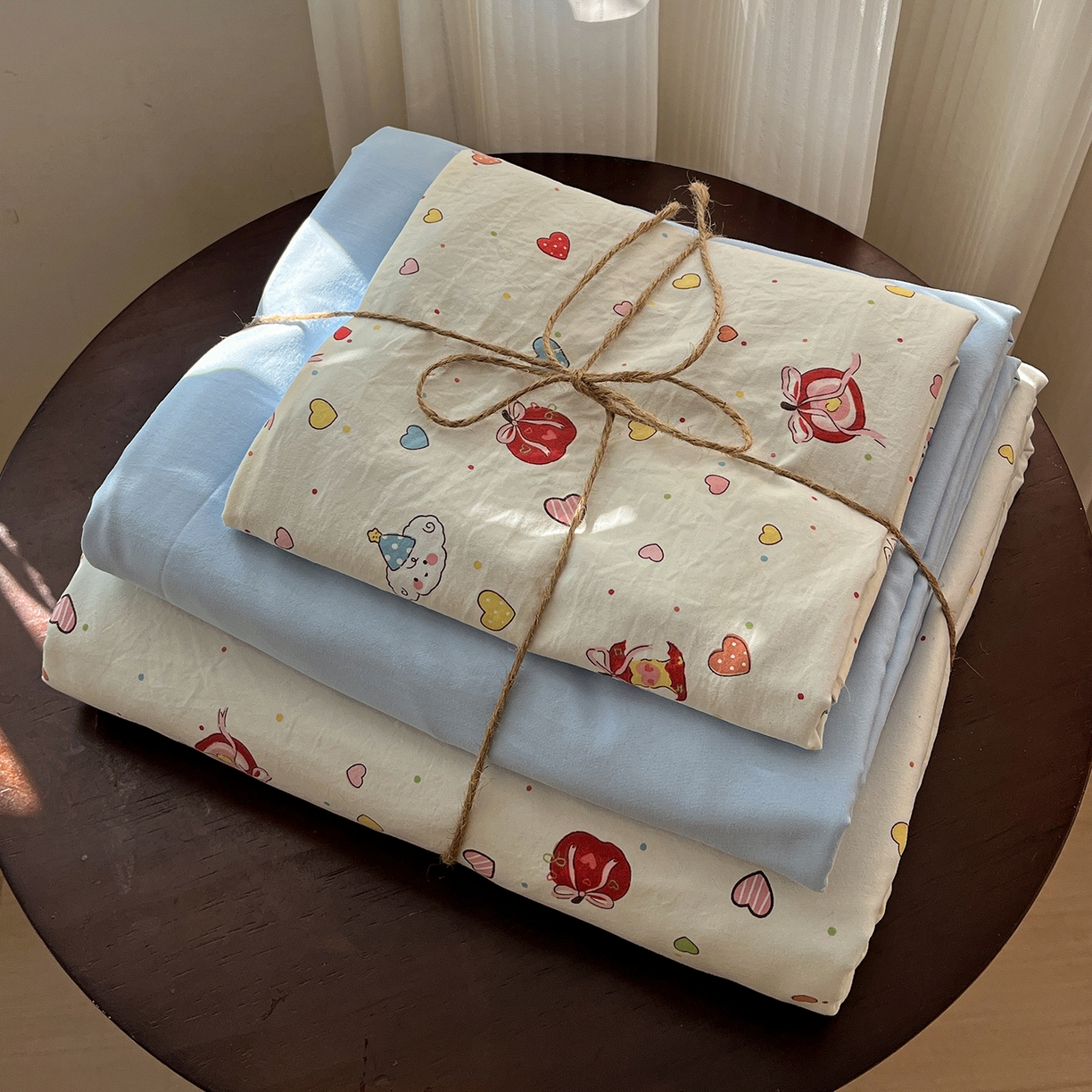 91家纺网 家纺一手货源 找家纺 水墨江南 2026新款加厚仿棉古法水洗棉小布袋款印花四件套 甜蜜纪念日