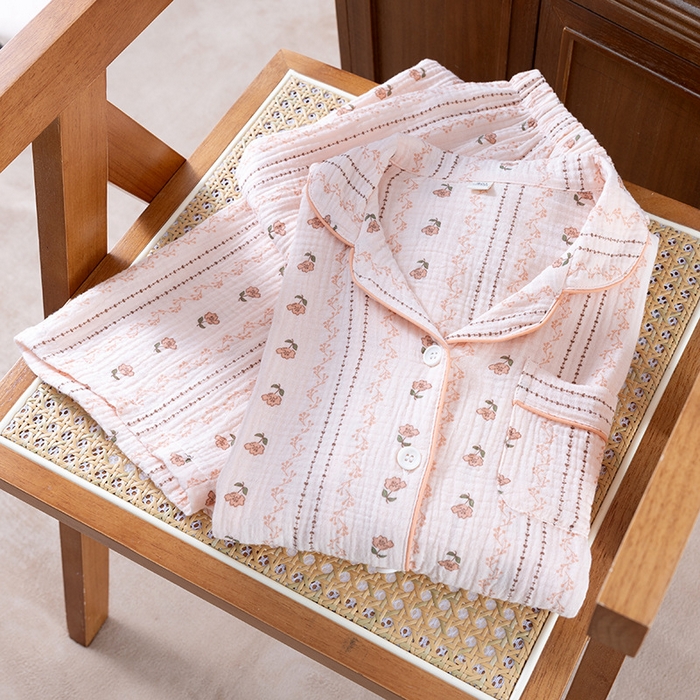 91家纺网 家纺一手货源 找家纺 洛兰沙家居馆 2025新款双层绉纱棉纱卡通系列女士家居服睡衣长袖长裤透气舒适四季款纯棉 奶芙蔷薇