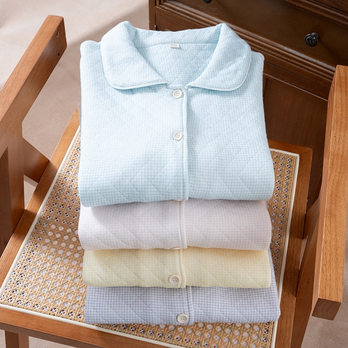 91家纺网 家纺一手货源 找家纺 洛兰沙家居馆 2025新款三层保暖女士秋冬家居服翻领长袖长裤套装简约宽松空气棉睡衣软糯 组合图仅供展示不可下单