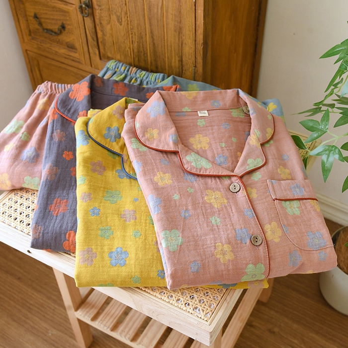 91家纺网 家纺一手货源 找家纺 洛兰沙家居馆 2025新款全棉大提花双层纱女士家居服睡衣长袖长裤套装色织翻领款四季可穿 组合图仅供展示不可下单