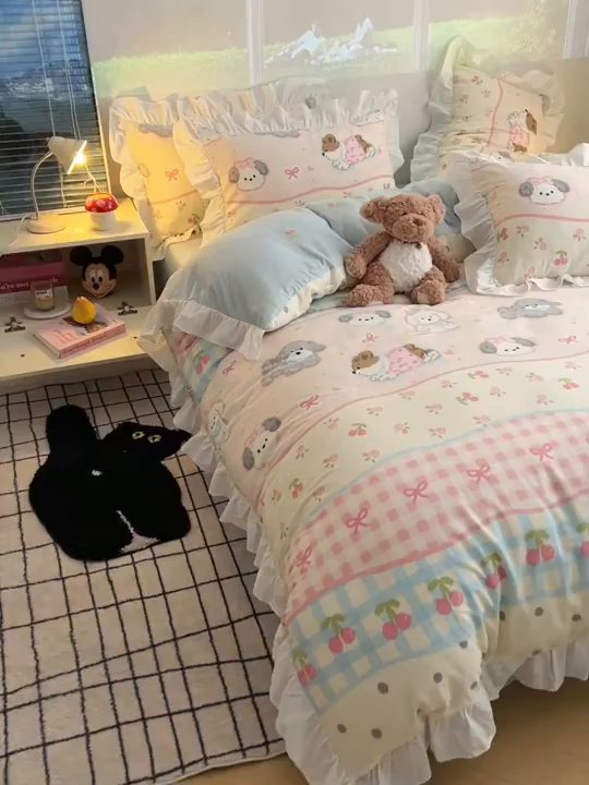 91家纺网 家纺一手货源 找家纺 六巷胡同 2026春夏新款韩式INS减龄花边款全棉卡通四件套 花边洋气柯基崽