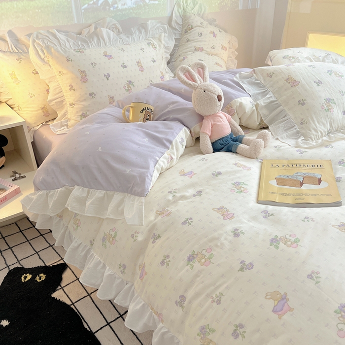 91家纺网 家纺一手货源 找家纺 六巷胡同 2026春夏新款韩式INS减龄花边款全棉卡通四件套 花边假日庄园兔