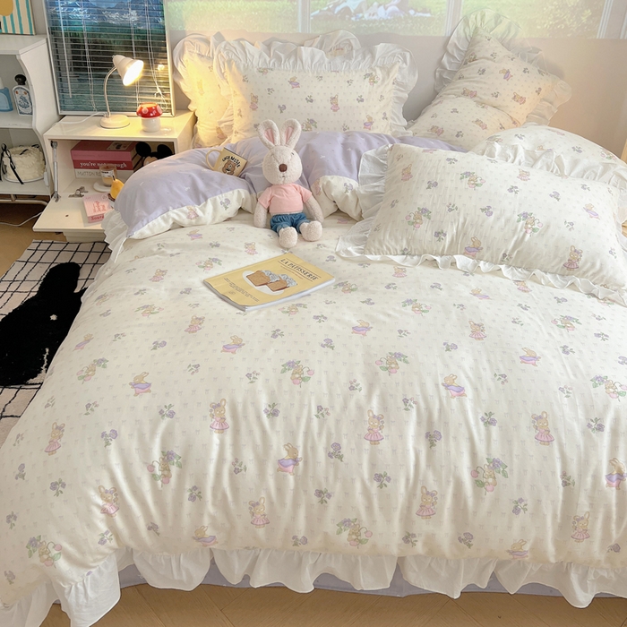 91家纺网 家纺一手货源 找家纺 六巷胡同 2026春夏新款韩式INS减龄花边款全棉卡通四件套 花边假日庄园兔