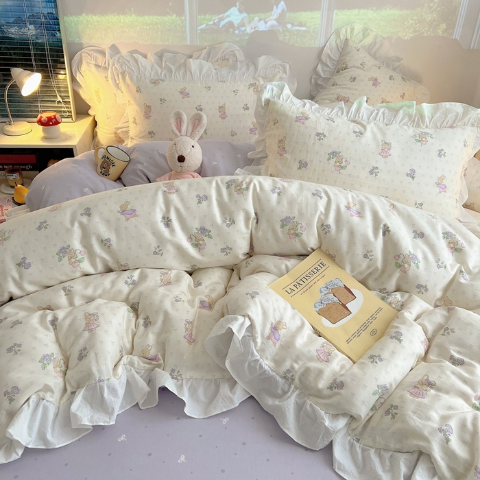 91家纺网 家纺一手货源 找家纺 六巷胡同 2026春夏新款韩式INS减龄花边款全棉卡通四件套 花边假日庄园兔