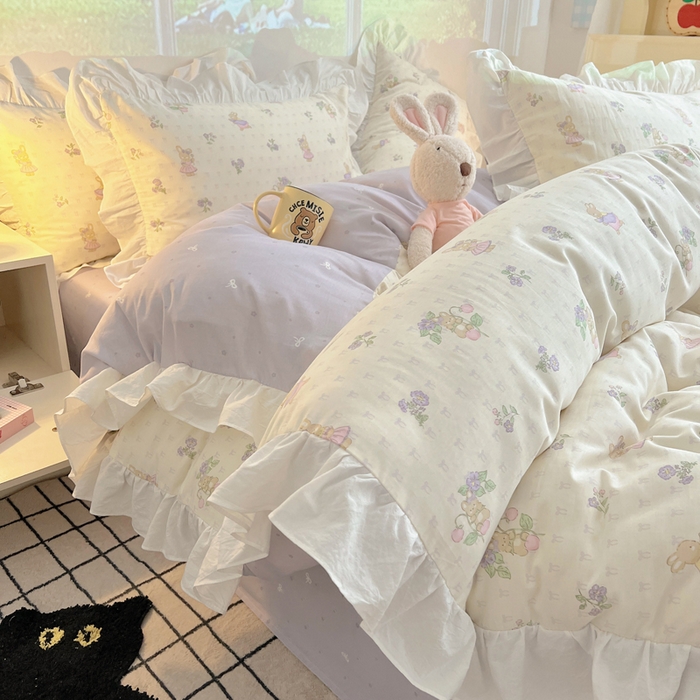 91家纺网 家纺一手货源 找家纺 六巷胡同 2026春夏新款韩式INS减龄花边款全棉卡通四件套 花边假日庄园兔